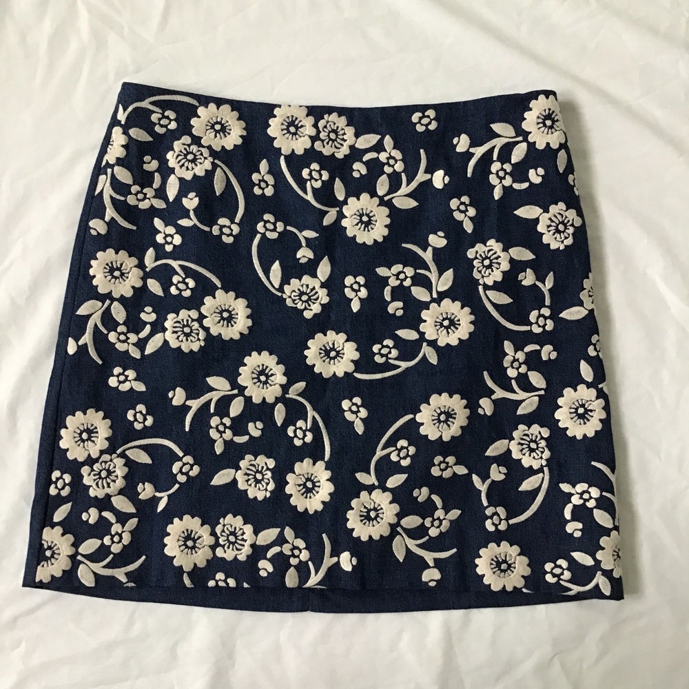 Boden women’s sz 12R Denim Floral Embroidered Skirt
